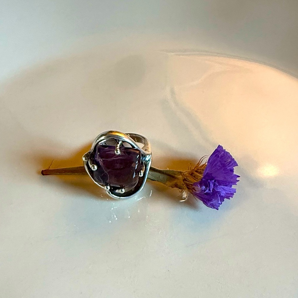 Sterling Silver Ring with Amethyst